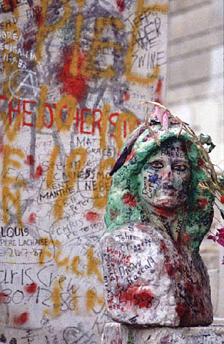 jim_morrison_grave.jpg