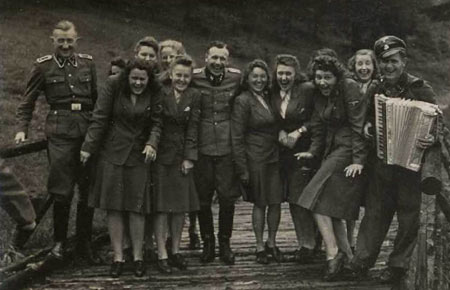auschwitz.jpg